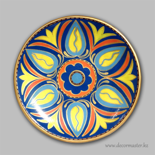 Тарелка с казахским орнаментом