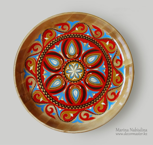 Тарелка с Казахским орнаментом. Роспись по дереву