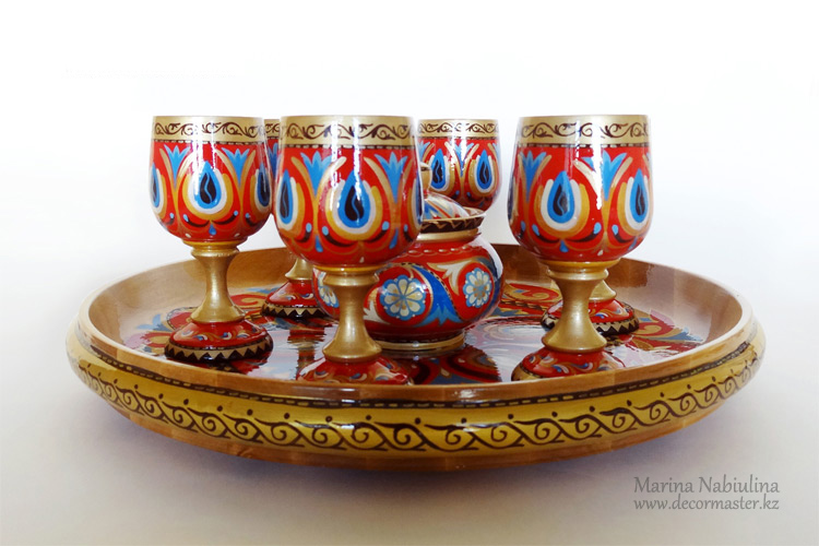Тарелка и бокалы с казахским орнаментом.Роспись по дереву