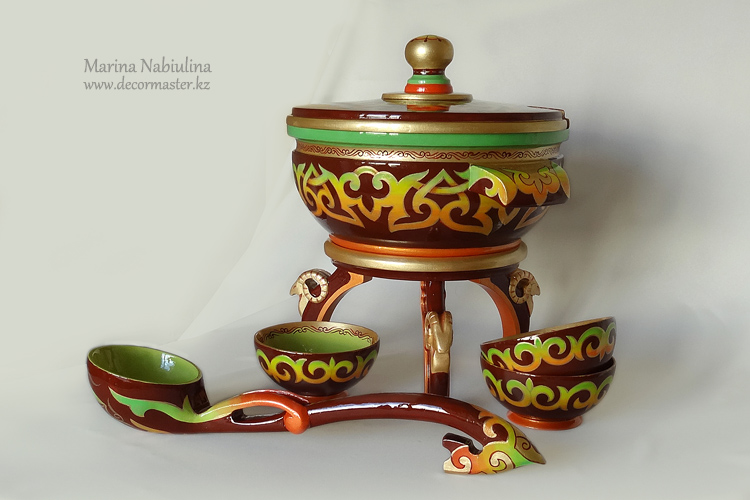 Набор посуды в казахском стиле,роспись по дереву.2015г.