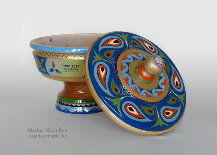 Набор посуды с казахским орнаментом, роспись по дереву