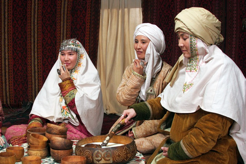 казахский кимешек с вышивкой